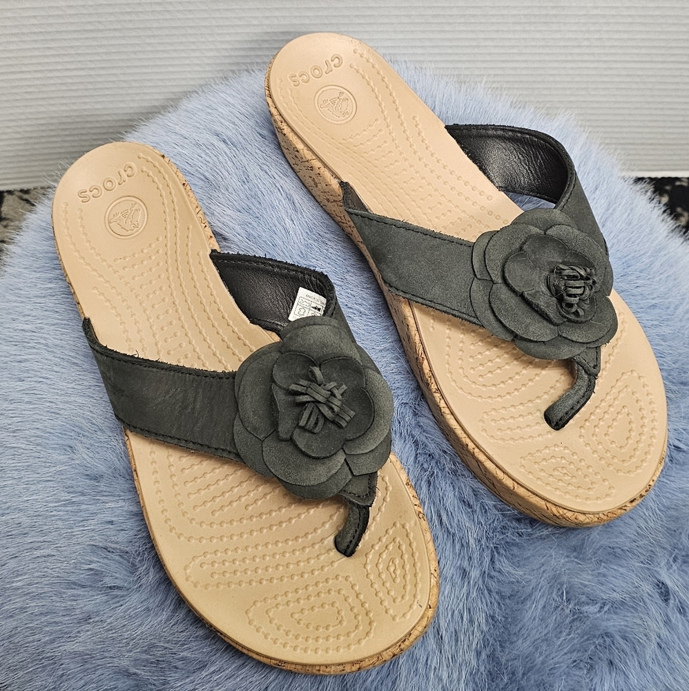 Crocs Size 8 A Leigh Flower Leather Flip Flop Sandal Cork Platform Wedge Black